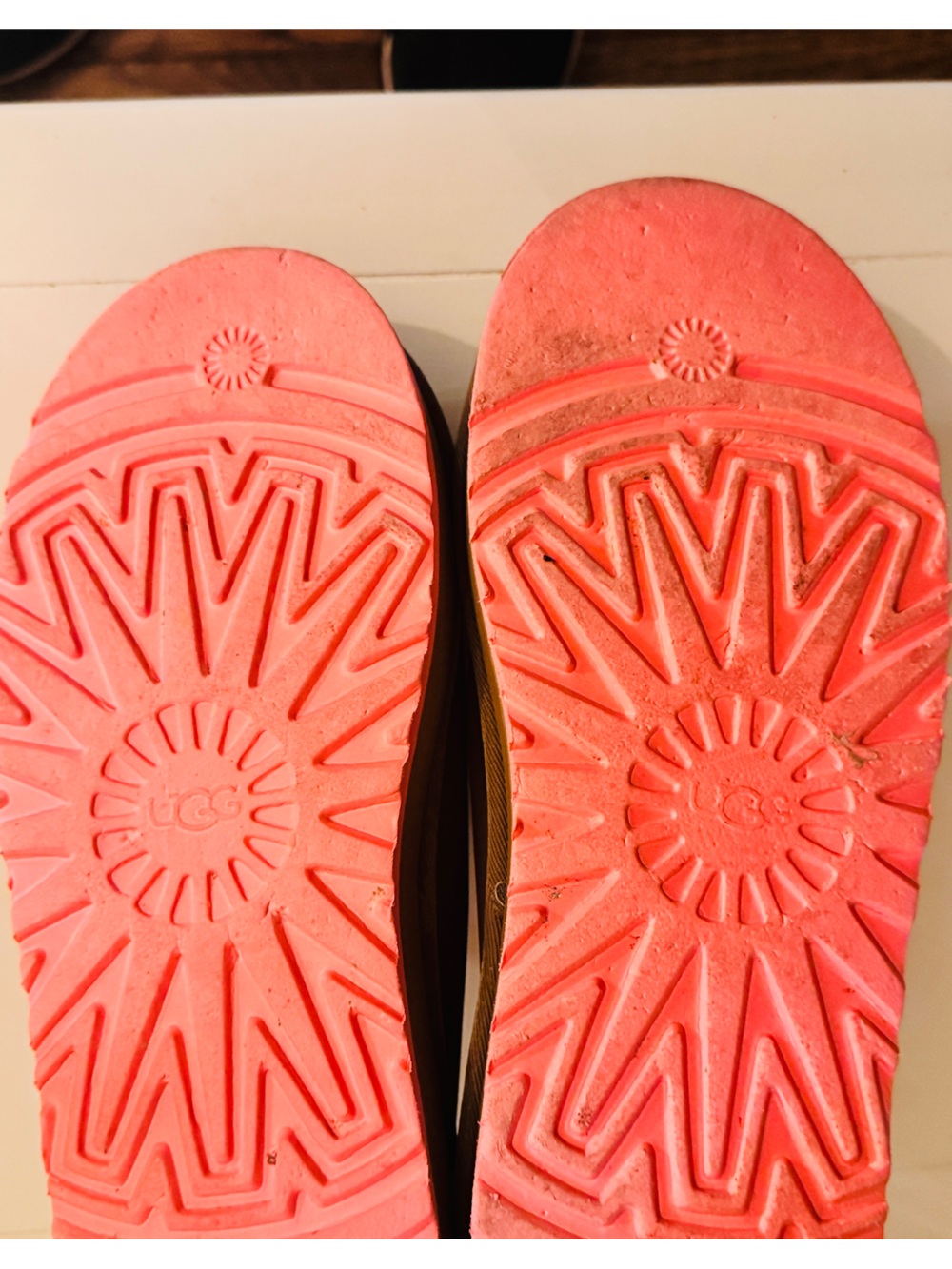 UGG Tazz Love Slippers in Arroyo with Tropical Pink Trim - Picture 12 of 12